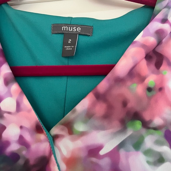 Fitted flattering Floral Long Sleeve V Neck dress. Sz 2 - Picture 4 of 5